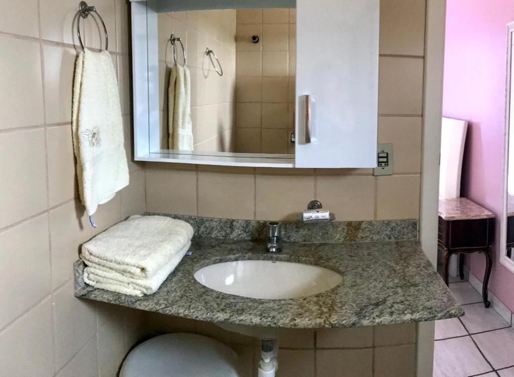 Apartamento Pe Na Areia E Aguas Tranquilas No Centro De Guarapari Exterior foto